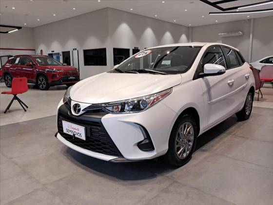 TOYOTA YARIS 2025
