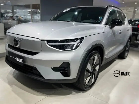 VOLVO XC40 2024