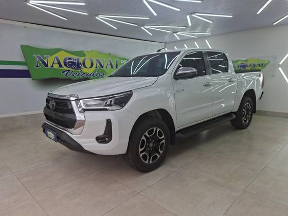 TOYOTA HILUX 2024