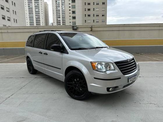 CHRYSLER TOWN & COUNTRY 2009