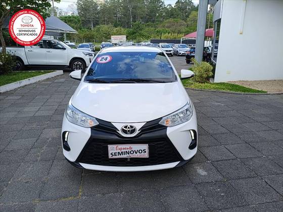 TOYOTA YARIS 2024