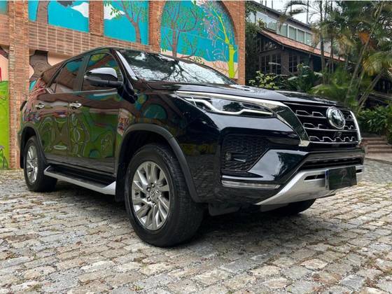 TOYOTA HILUX SW4 2024