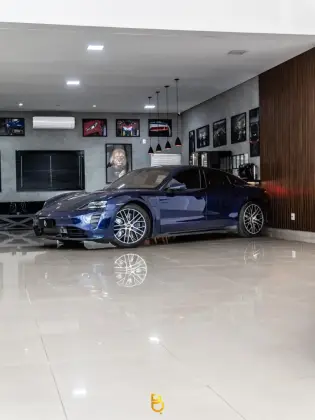 PORSCHE TAYCAN 2021