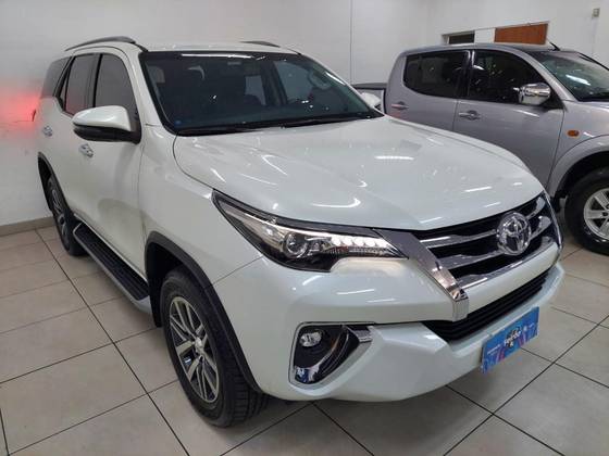 TOYOTA HILUX SW4 2020