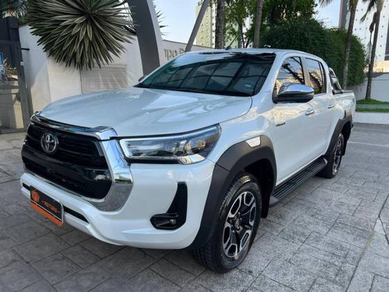 TOYOTA HILUX 2024