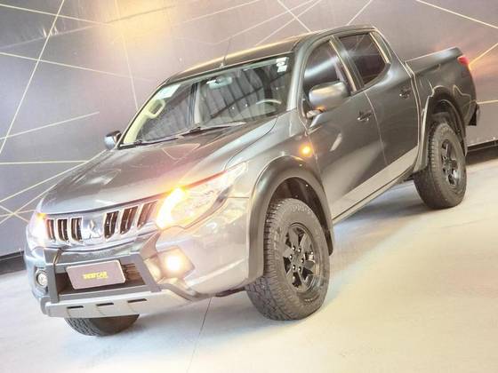 MITSUBISHI L200 TRITON 2023