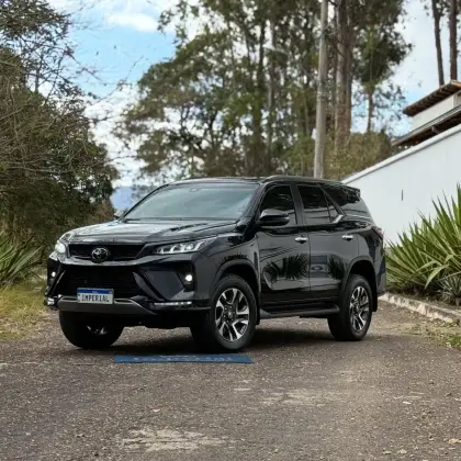 TOYOTA HILUX SW4 2024