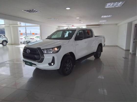 TOYOTA HILUX 2024