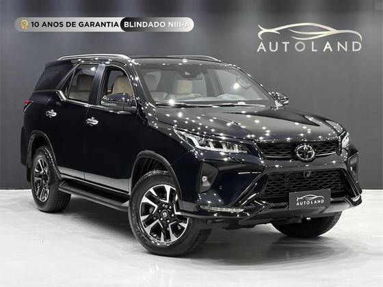 TOYOTA HILUX SW4 2024