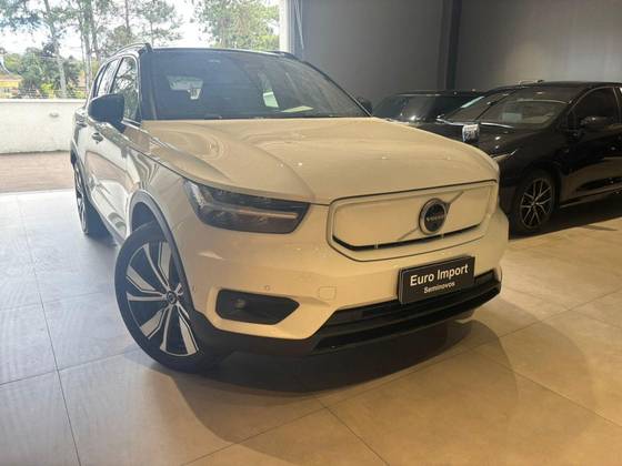 VOLVO XC40 2022