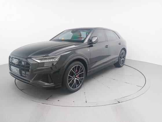 AUDI Q8 2020