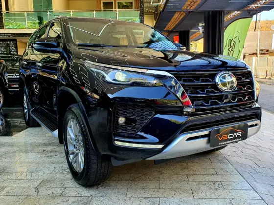 TOYOTA HILUX SW4 2023