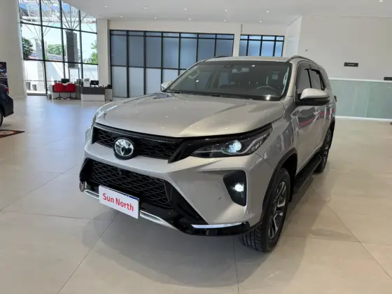 TOYOTA HILUX SW4 2024