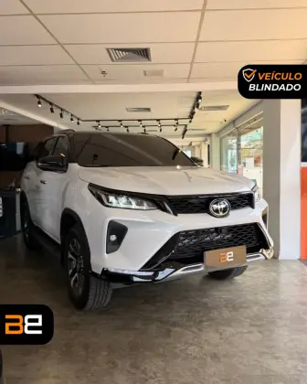 TOYOTA HILUX SW4 2025