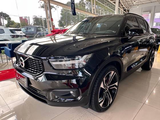 VOLVO XC40 2022