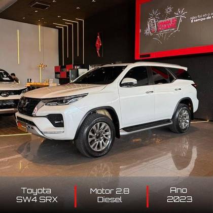 TOYOTA HILUX SW4 2023