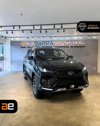 TOYOTA HILUX SW4 2025