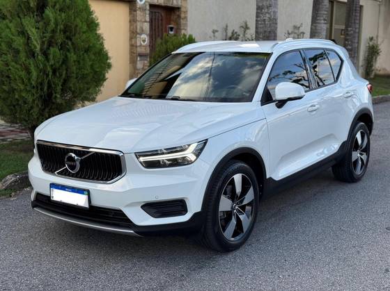 VOLVO XC40 2020