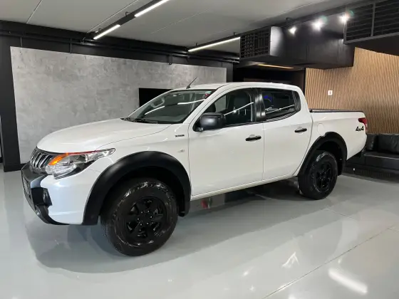 MITSUBISHI L200 TRITON 2024