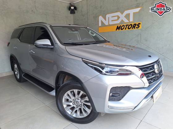 TOYOTA HILUX SW4 2022