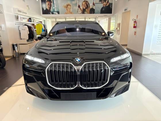 BMW i7 2025