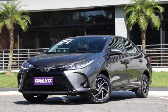 TOYOTA YARIS 2024