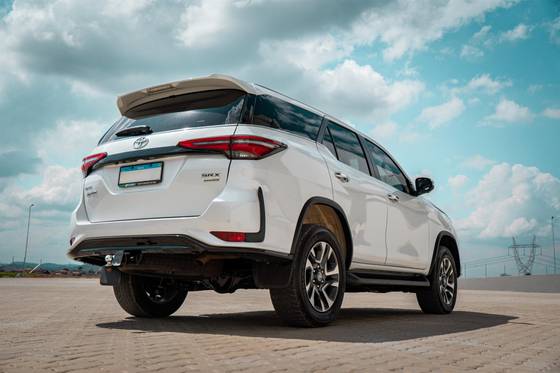 TOYOTA HILUX SW4 2025