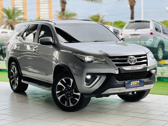 TOYOTA HILUX SW4 2020