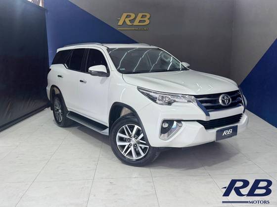 TOYOTA HILUX SW4 2018
