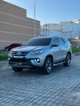 TOYOTA HILUX SW4 2017
