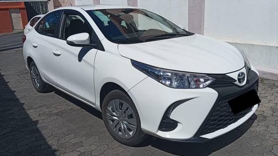 TOYOTA YARIS 2024