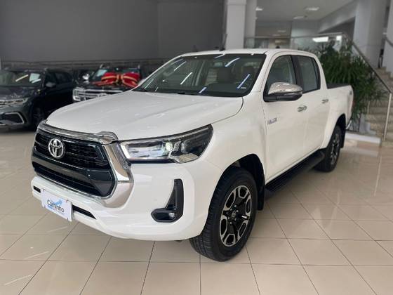 TOYOTA HILUX 2024