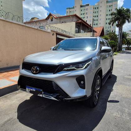 TOYOTA HILUX SW4 2024